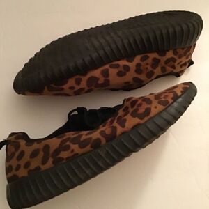 Womens High Fashion Animal Print Casuals size 9